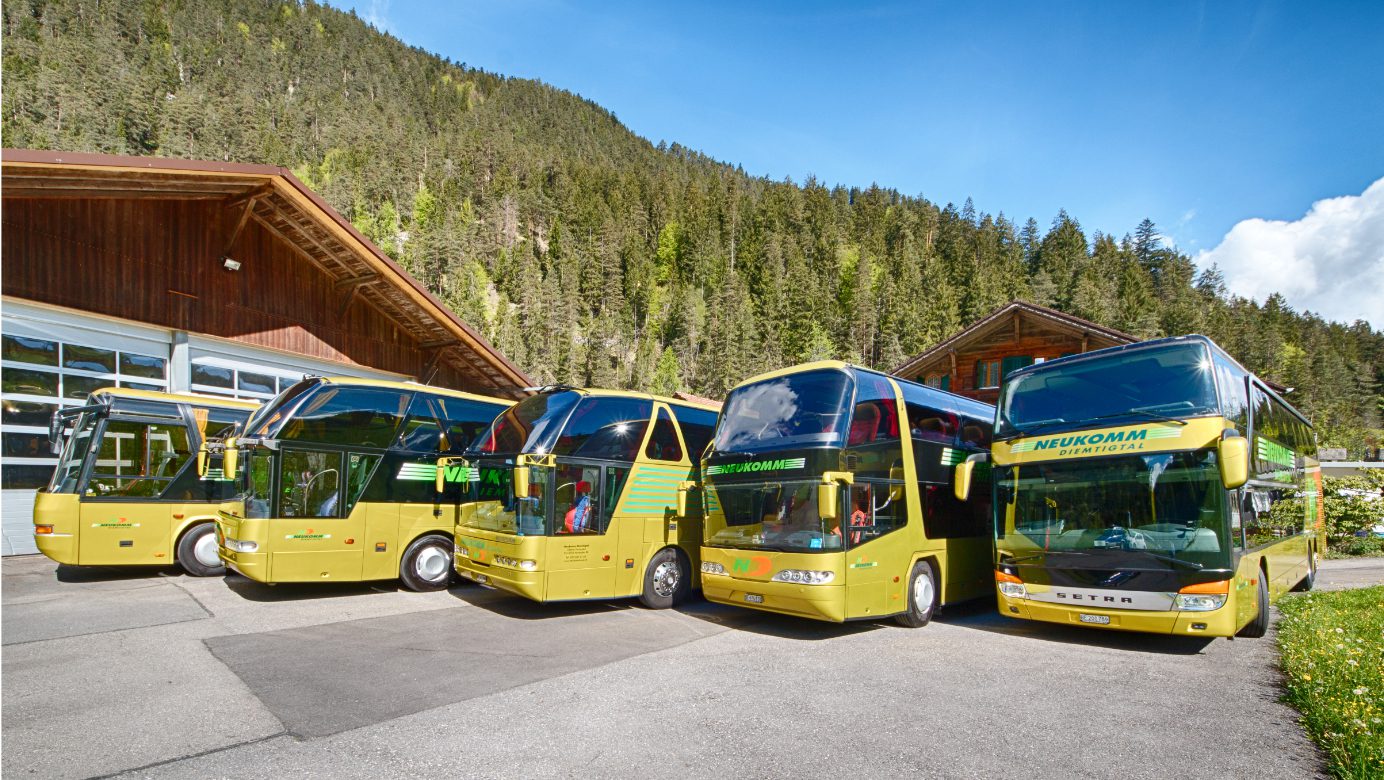 Neukomm-Flotte vor Garage Die Flotte von Neukomm vor der Garage