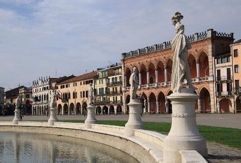 Prato della Valle in Padua bei Abano Terme